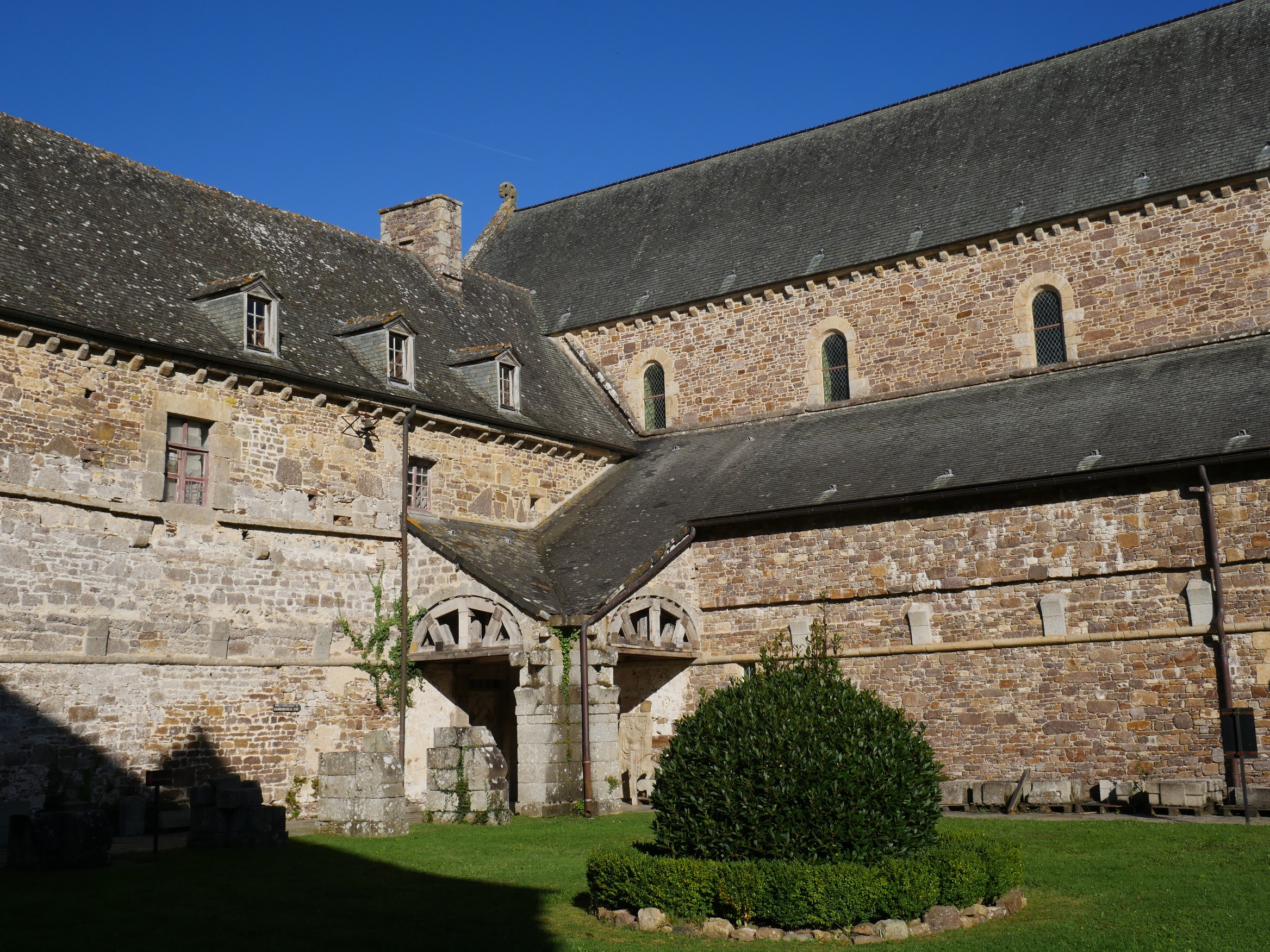 Abbaye de la Lucerne d’Outremer